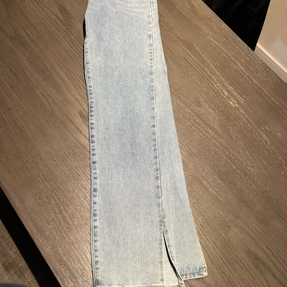 Brand new BOOHOO jeans size 4. High rise/ straight leg - Picture 4 of 5